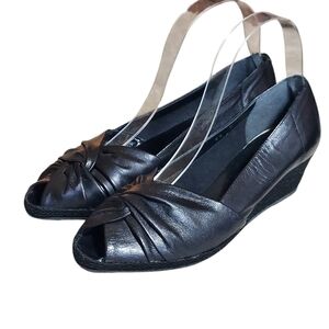 Sesto Meucci Black Flats with Pleated Design